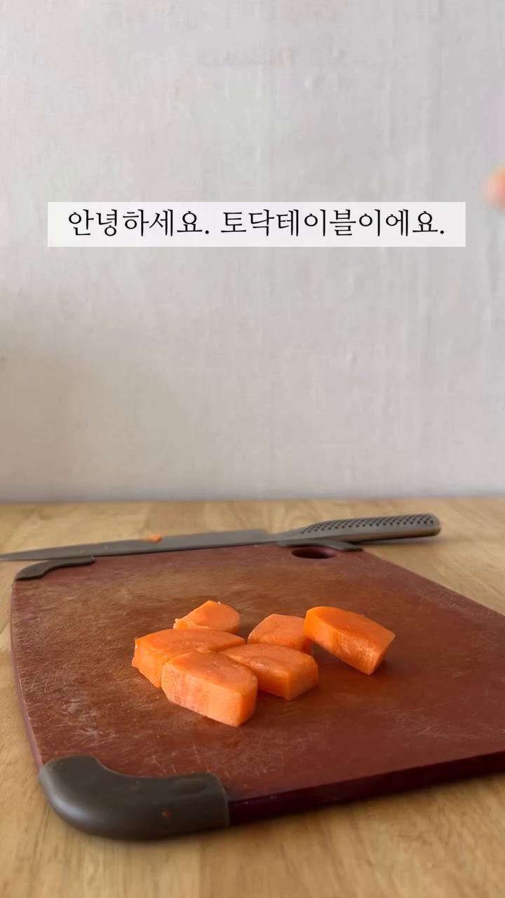 쌀을 깨끗이 씻어 준비합니다.