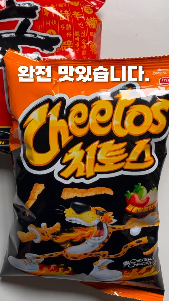 면과 건더기 스프를 잘 삶아서 건져줍니다.