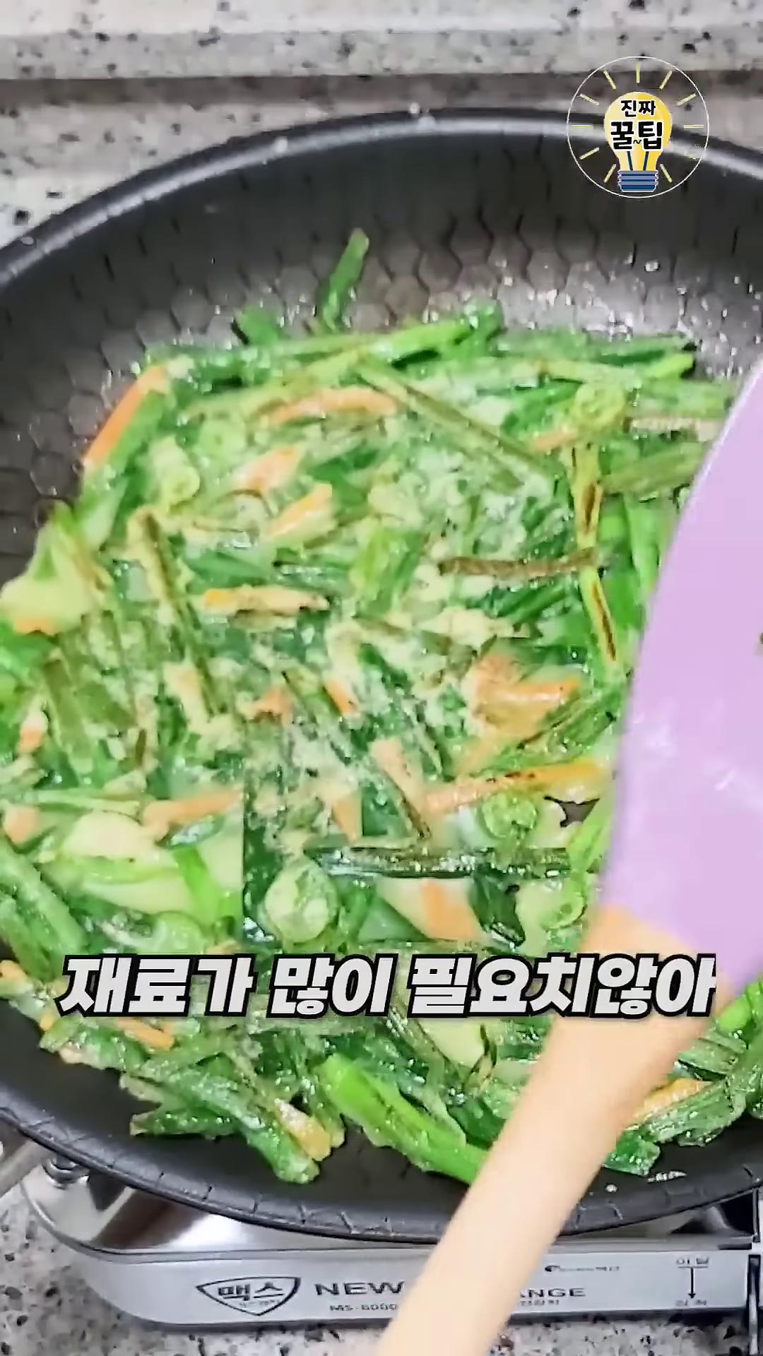 초간장 레시피는 간장 1, 식초 1, 물 1 비율로 넣어주면 정말 맛있는 초간장이 됩니다.