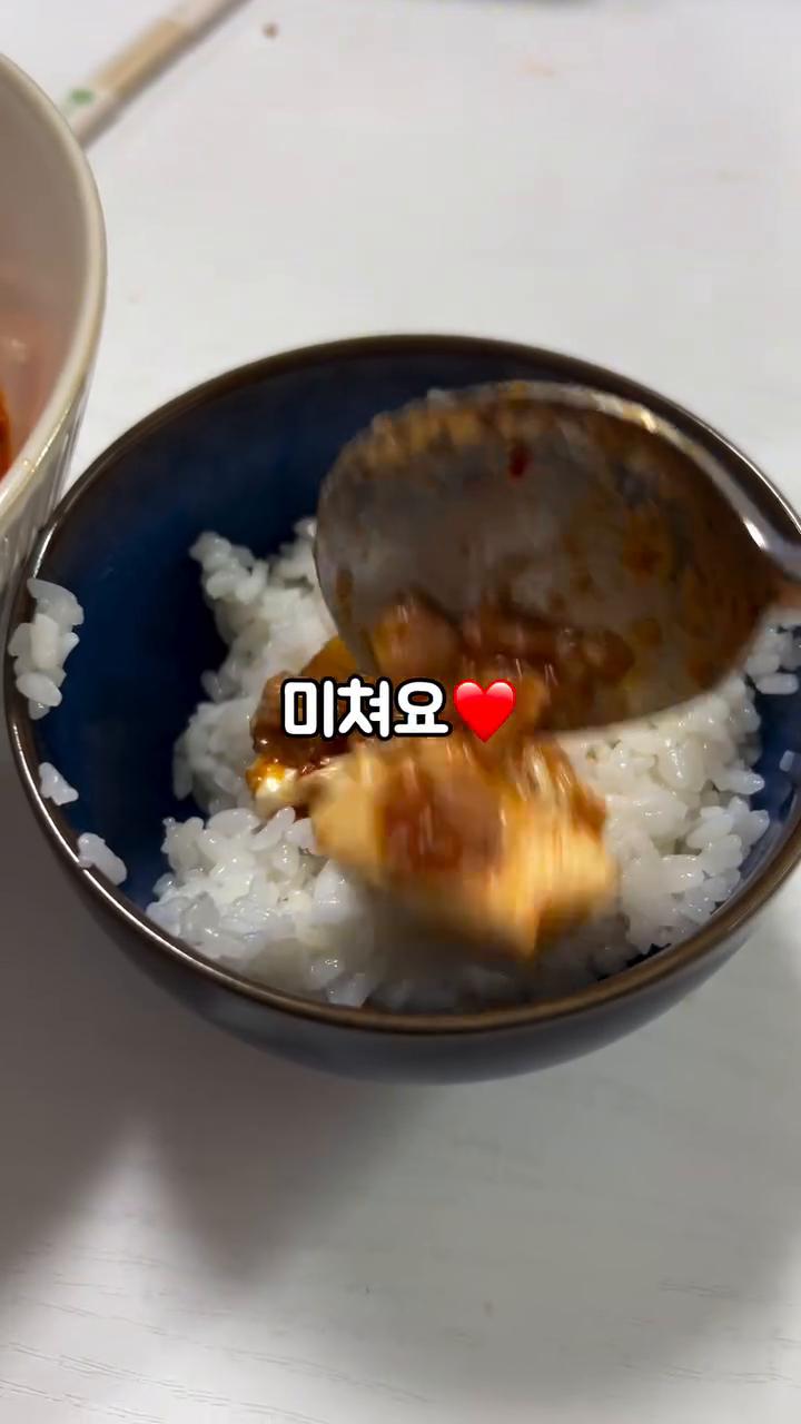 양파 반개와 애호박 반개를 깍둑썰고, 대파와 청양고추도 잘라줍니다.