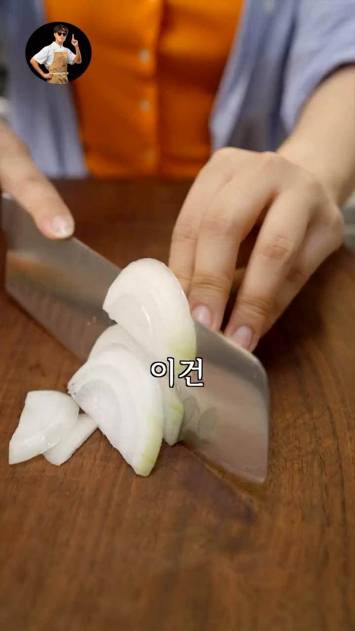 양배추, 양파, 고추를 준비합니다.