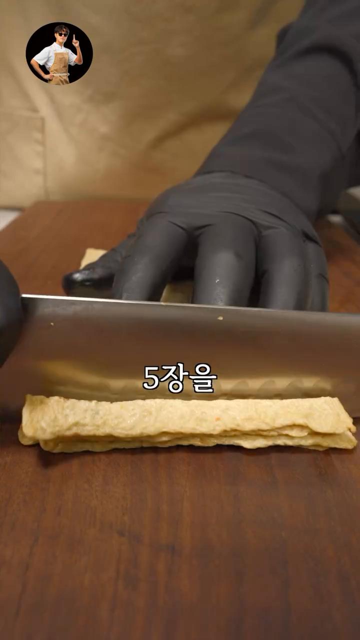 간장, 설탕, 치킨스톡, 다진마늘, 물엿을 섞어 소스를 만듭니다.
